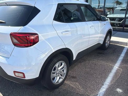Used 2022 Hyundai Venue SE w/ Cargo Package FWD image 6
