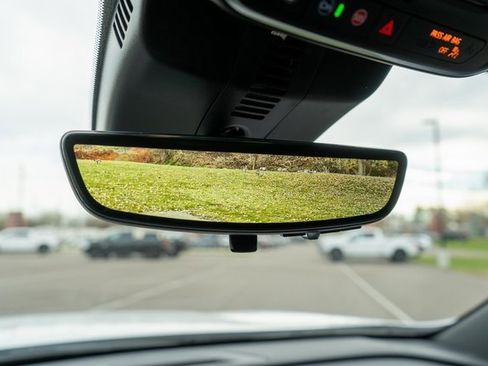 Used 2025 Chevrolet Traverse High Country image 36