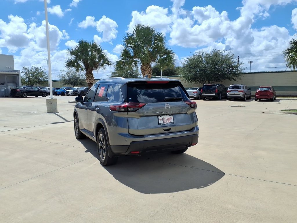 Used 2025 Nissan Rogue SV w/ SV Premium Package FWD image 3