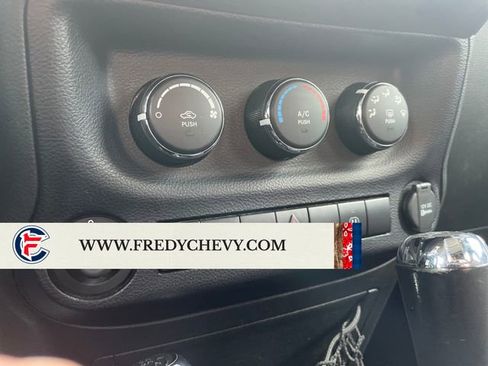 Used 2015 Jeep Wrangler Unlimited Sahara AWD/4WD image 17