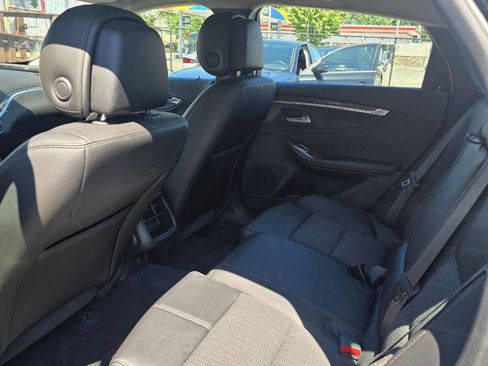 Used 2014 Chevrolet Impala LT w/ Convenience Package image 9