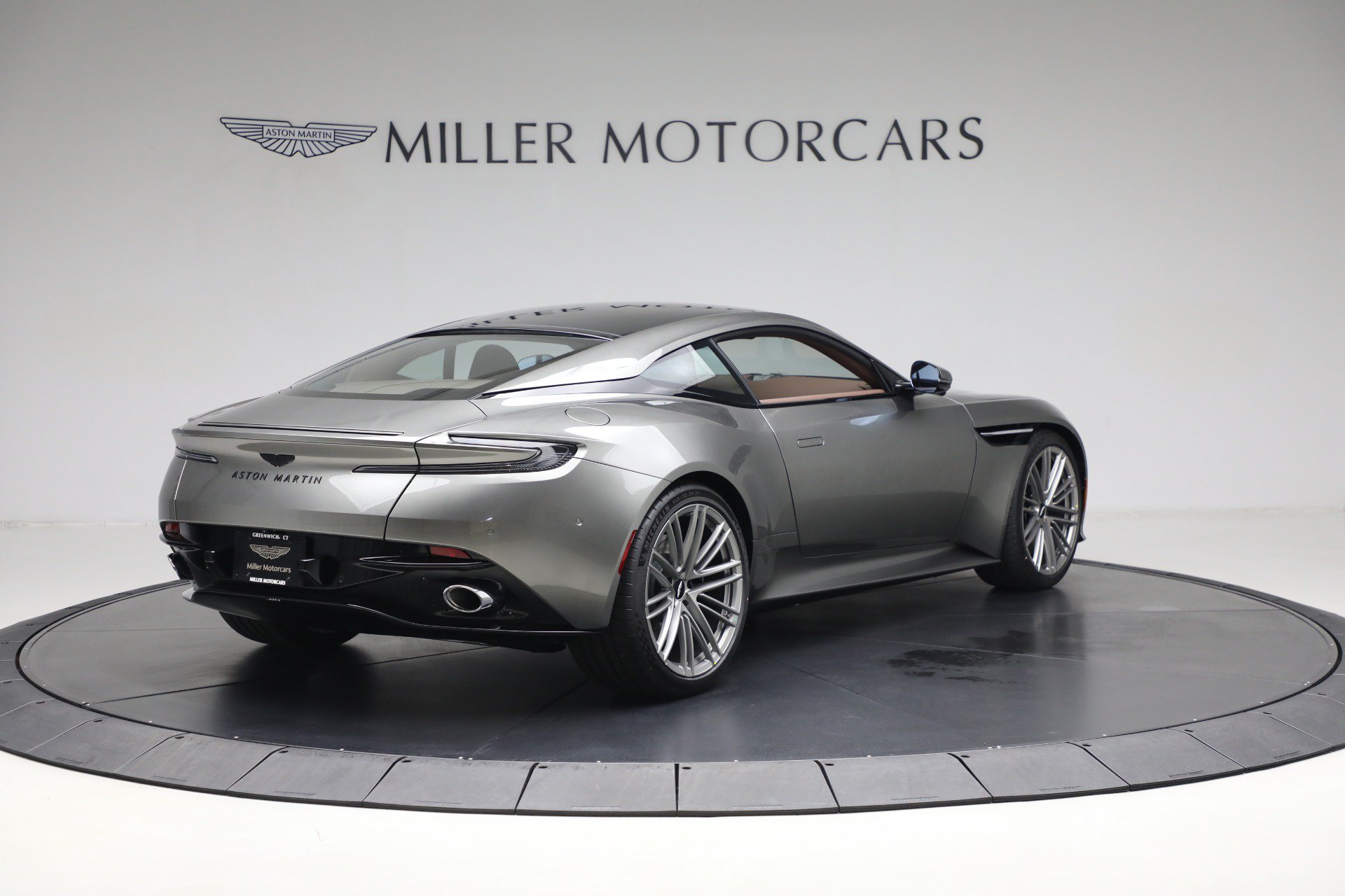 Used 2025 Aston Martin DB12 Coupe RWD image 7