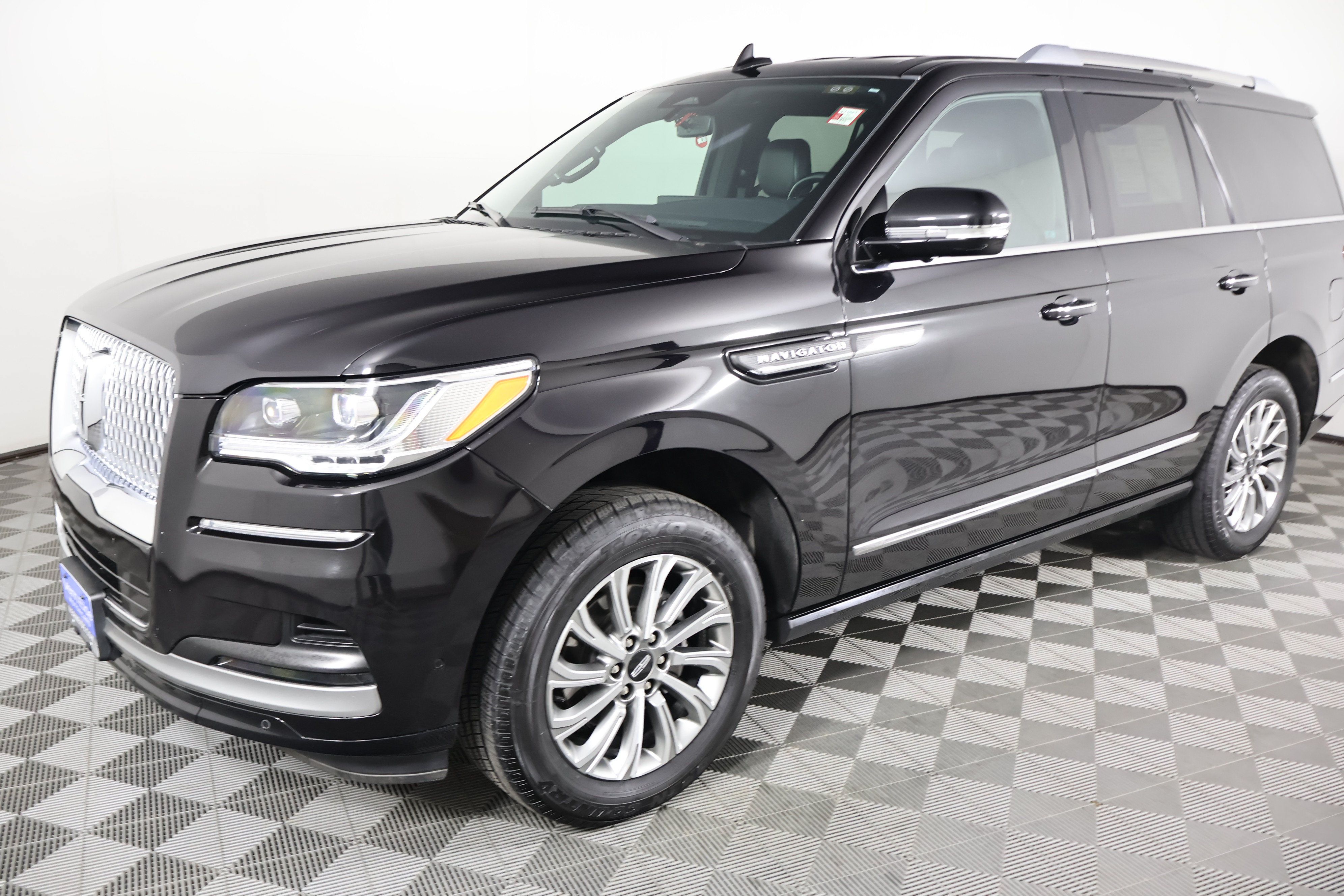 Used 2024 Lincoln Navigator Premiere AWD/4WD image 10