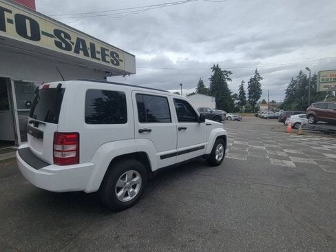 Used 2012 Jeep Liberty Sport RWD image 3