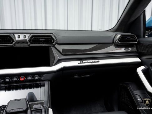 Used 2025 Lamborghini Urus SE image 37