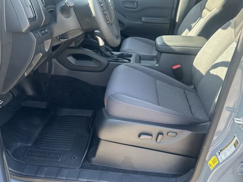 Used 2026 Nissan Frontier SV w/ All-Weather Content Package RWD image 9