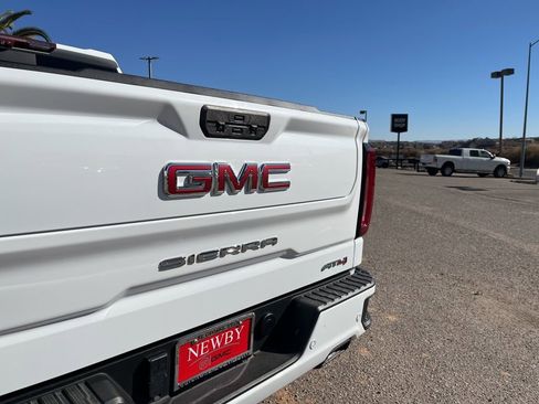 Used 2022 GMC Sierra 1500 AT4 w/ AT4 Premium Package image 12