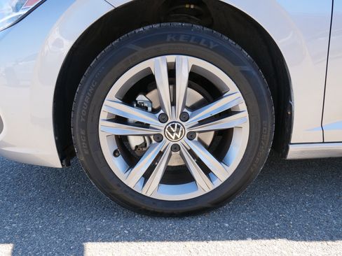 Used 2024 Volkswagen Jetta SE image 13