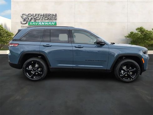 New 2026 Jeep Grand Cherokee Limited w/ Limited Altitude Package RWD image 6