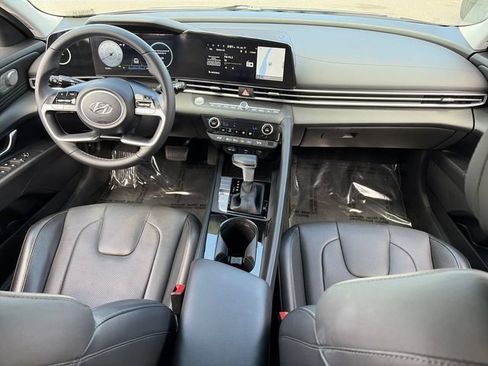 Used 2023 Hyundai Elantra Limited w/ Preferred Accessory Package FWD image 15