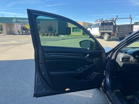Used 2020 Honda Accord Touring image 30