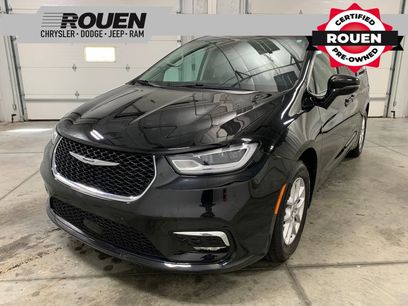 Used 2024 Chrysler Pacifica Touring-L