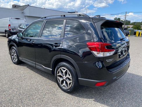 Used 2022 Subaru Forester Premium image 6