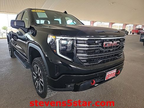 Used 2025 GMC Sierra 1500 AT4 w/ AT4 Premium Package AWD/4WD image 5