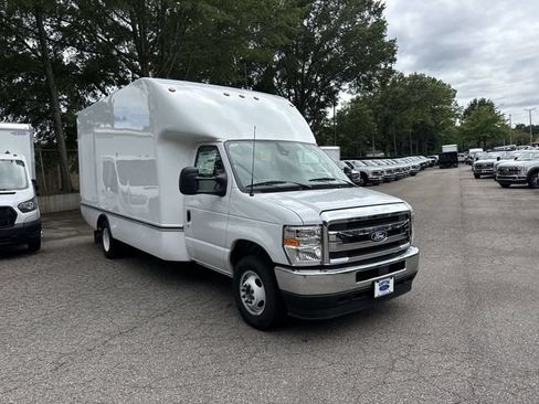 New 2027 Ford E-350 and Econoline 350 Super Duty w/ Power Equipment Group RWD image 2