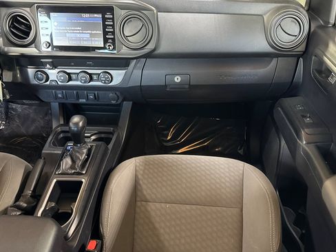 Used 2020 Toyota Tacoma SR AWD/4WD image 31