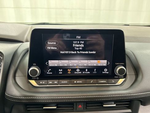 Used 2023 Nissan Rogue SV image 14