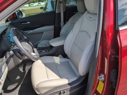 Used 2023 Cadillac XT4 Premium Luxury FWD image 9