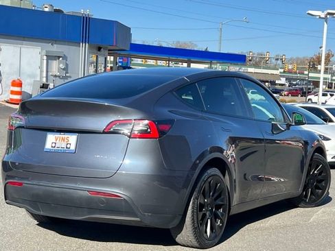 Used 2021 Tesla Model Y Long Range image 12