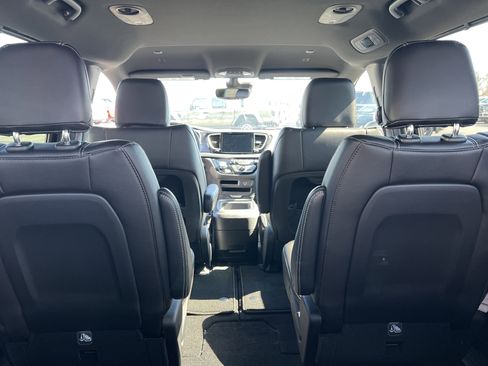 New 2026 Chrysler Pacifica Select FWD image 16