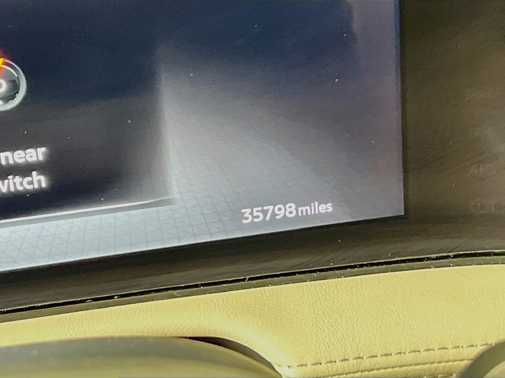 Used 2023 Nissan Ariya AWD image 11