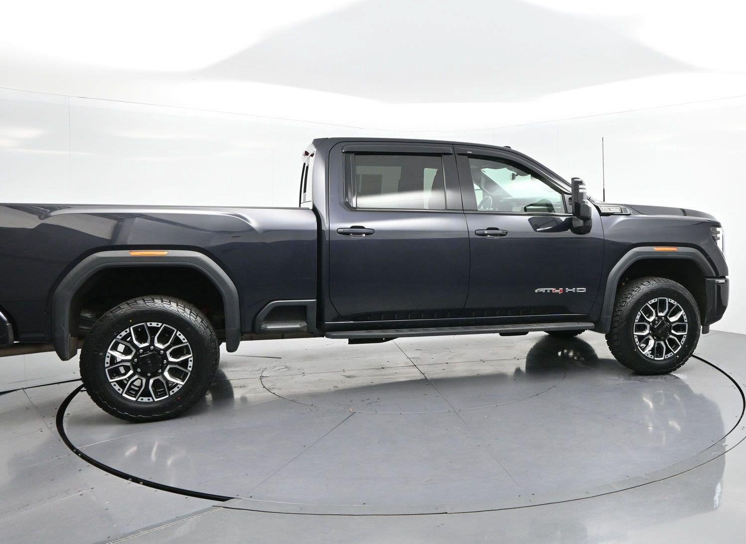 Used 2024 GMC Sierra 2500 AT4 w/ AT4 Premium Plus Package AWD/4WD image 8