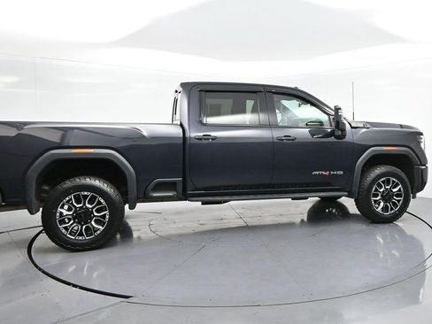 Used 2024 GMC Sierra 2500 AT4 w/ AT4 Premium Plus Package AWD/4WD image 8