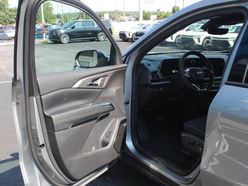 New 2027 Chevrolet Traverse LT w/ Enhanced Driving Package FWD image 9