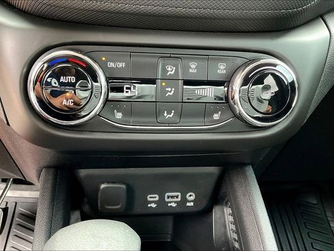 Used 2023 Chevrolet TrailBlazer LT w/ Convenience Package FWD image 16