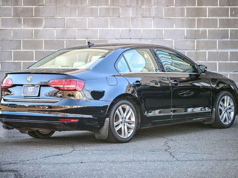 Used 2017 Volkswagen Jetta SEL image 3