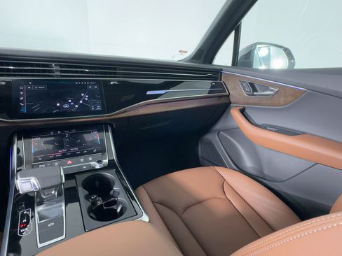 Used 2025 Audi Q7 2.0T Premium w/ Convenience Plus Package image 29