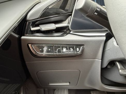 Used 2024 Kia Niro EX FWD image 26