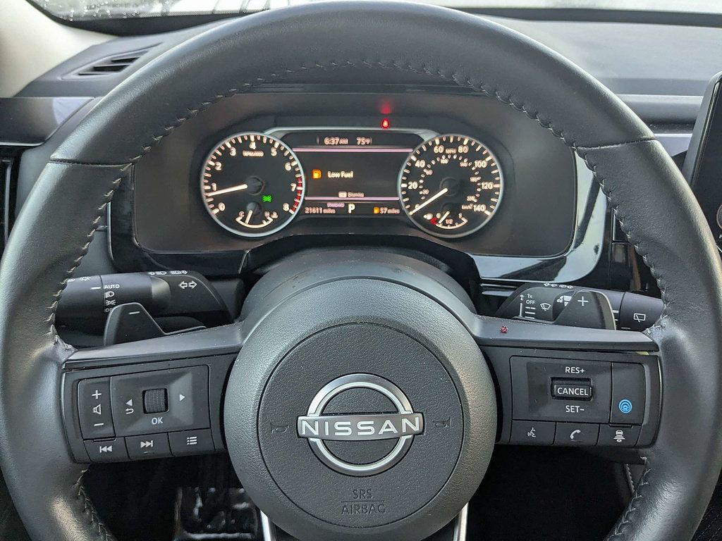 Used 2025 Nissan Pathfinder SV FWD image 30