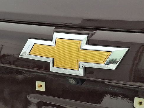 Used 2021 Chevrolet Trax LT w/ LT Convenience Package image 32