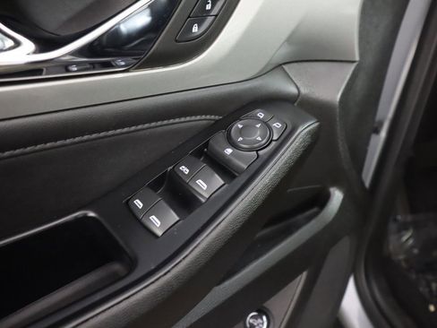 Used 2023 Chevrolet Traverse LT image 38