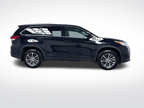 Used 2019 Toyota Highlander XLE image 12
