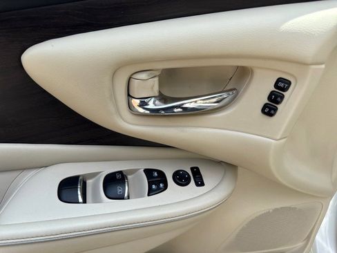 Used 2019 Nissan Murano Platinum w/ Cargo Package image 18