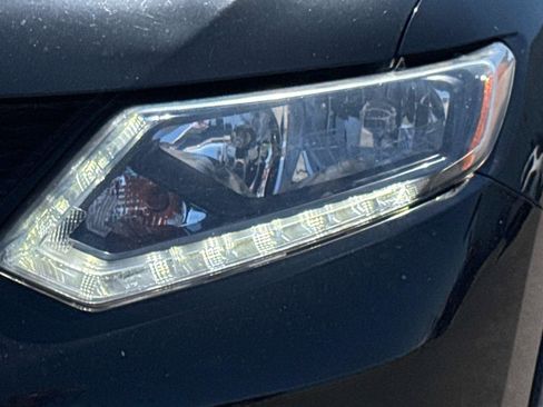 Used 2016 Nissan Rogue SV FWD image 9