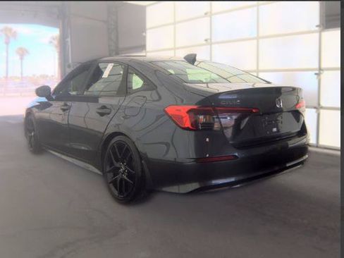 Used 2023 Honda Civic Sport image 3