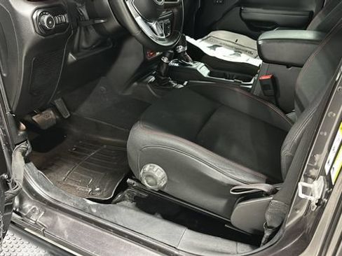 Used 2018 Jeep Wrangler Unlimited Rubicon w/ Steel Bumper Group AWD/4WD image 8