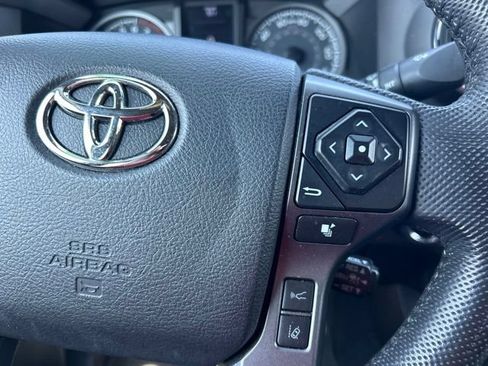 Used 2021 Toyota Tacoma TRD Off-Road w/ TRD Premium Off Road Package AWD/4WD image 20