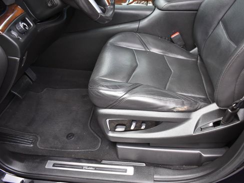 Used 2019 Cadillac Escalade Premium Luxury RWD image 24