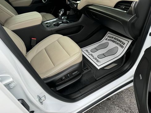 Used 2022 Chevrolet Traverse Premier image 15