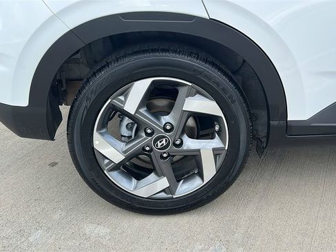 Certified 2025 Hyundai Venue SEL image 16