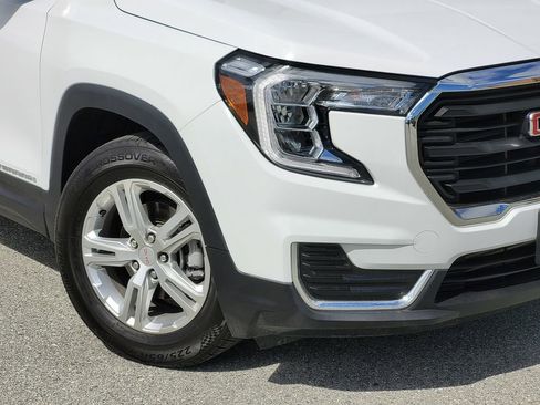 Used 2024 GMC Terrain SLE FWD image 9