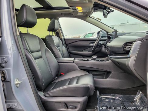 Used 2025 Nissan Rogue SL w/ Tech Package FWD image 38