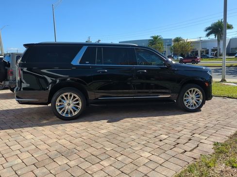Used 2023 Cadillac Escalade ESV Premium Luxury image 7