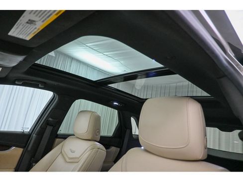 Used 2018 Cadillac XT5 Luxury w/ Driver Awareness Package FWD image 13