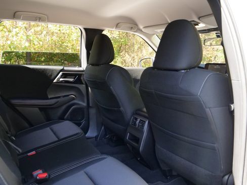 Used 2024 Mitsubishi Outlander ES image 37