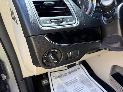 Used 2018 Dodge Grand Caravan SXT image 17